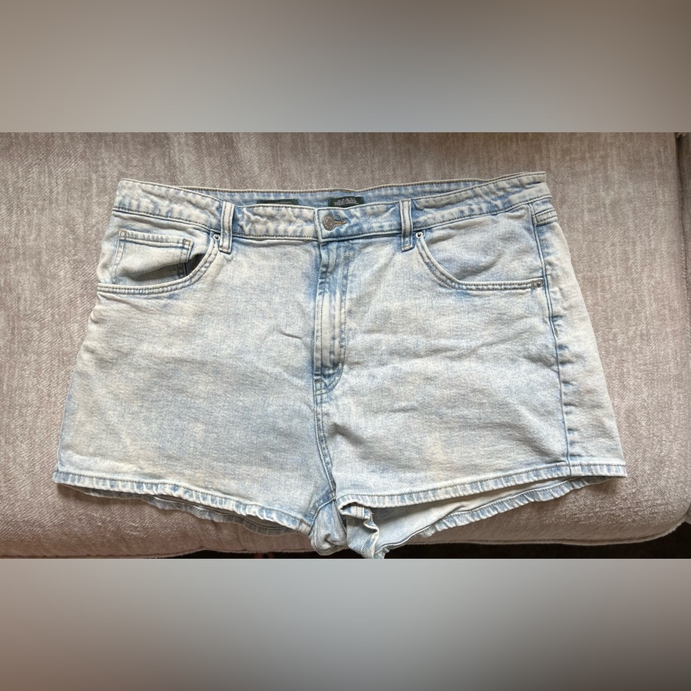 Wild Fable Highest Rise Mom Shorts light acid wash